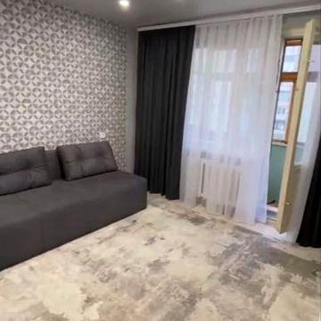 Продам 3-кімн панельку квартиру Комарова 31-В