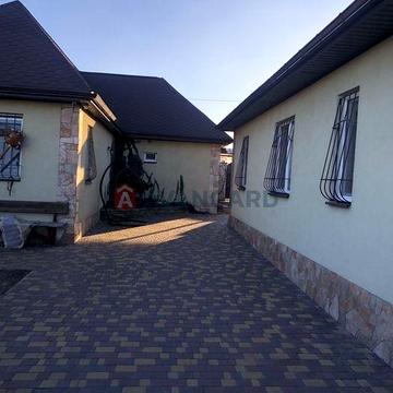 Продам 2 будинки на одній ділянці в Обухівці в кот. Срібний Бір Басейн