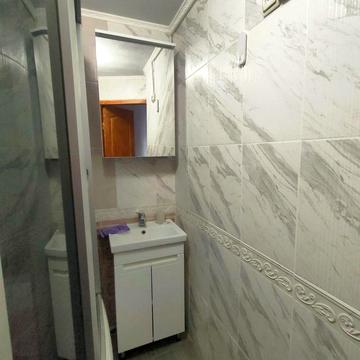 Продаж 2 кім.квартри на Комарова біля Критого ринку