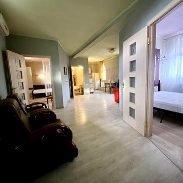 3 к квартира в частном доме на 2 этаже Русановские сады, метро Левобережная, мини дворик, газ, рядом с новостройками.Сдаю свою без комиссии