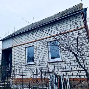 Двохповерховий будинок