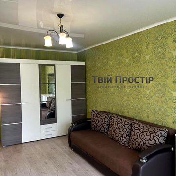 Продаж 1-кімнатної квартири в районі пр. Металургів з євроремонтом