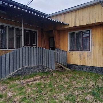 Продам будинок із земельною ділянкою