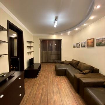 Анни Ахматової вул., 37