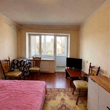 р Продам 2-кімнатну квартиру в м. Здолбунів. 2/5 поверх, цегляний будинок.