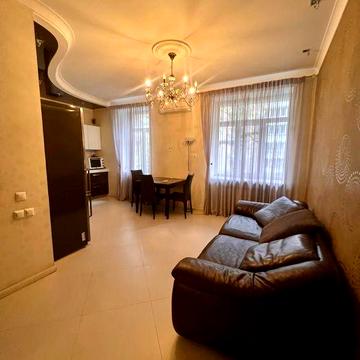 Оренда 2к.кв Саксаганського,85, сталінка з ліфтом