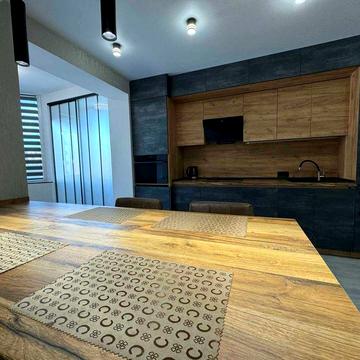 Сдаётся современная 2-х комнатная - студия , ЖК Александровский 1 !