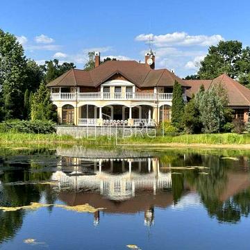 Аренда особняка с озером и природным ландшафтом на территории Романков без комиссии