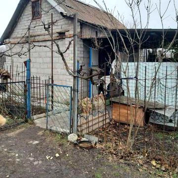 Дача із шлакоблочним будиночком