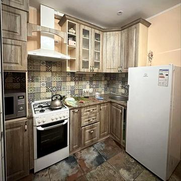 Трц Екватор Браїлки парковка у дворі новий дім