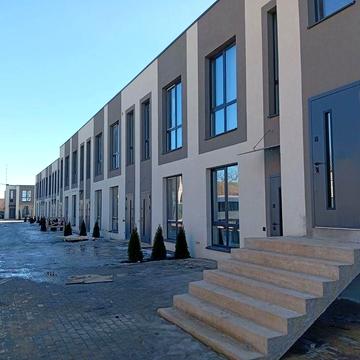 Топовий таунхаус
Новий таунхаус із комунікаціями в персп