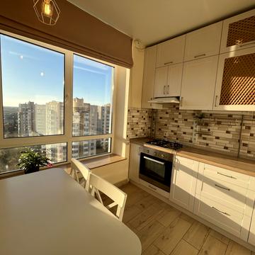 Лесі Українки вул., 14