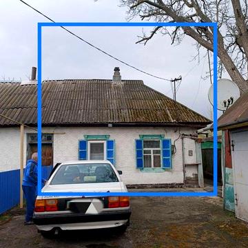 Продам заміський будинок з великою ділянкою