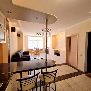 Дніпровська набережна вул., 26-Г