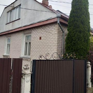 Продаємо половину великого будинку