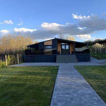 Продаж будинку з дорогим ремонтом