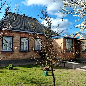 Будинок з територією