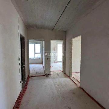 3 км квартира з чорновим ремонтом в містечку закритого типу