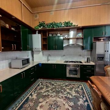 Сдам длительно 2комнатную квартиру. 2 спальни Успенская