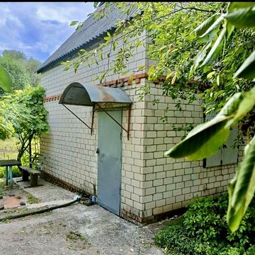 Дача на березі озера рибхозу