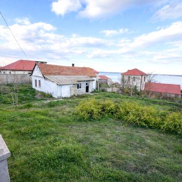 Продається земельна ділянка 7.2 соток з будинком 97 метр та видом на лиман! Локація дуже зручна!