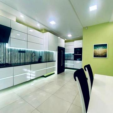 Довготривала оренда сучасної просторої квартири з кінозалом. Від власника!