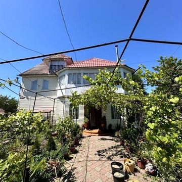 Продаж  триповерхового будинку на Засуллі!