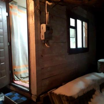 Здаеться (времянка) окремий маленький будиночок, для 1 людини