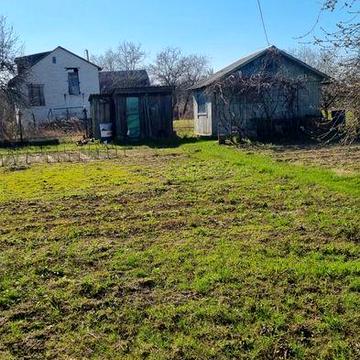 Простора кутова дача 8, 5сот в СТ Квітневе ( Рівнопілля)