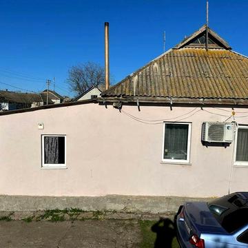 Продам добротний будинок в мальовничому селі.