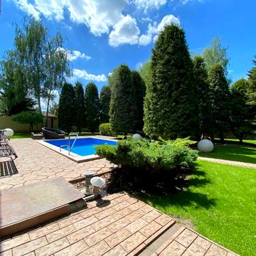 Янтарная, 14