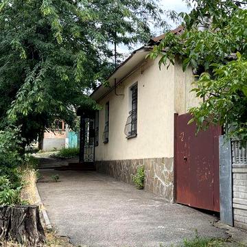 Продам будинок в центрі міста