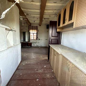 Участок з будинком та хлівом,площа 90сот