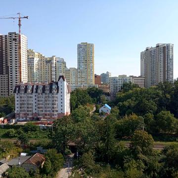 Магістральна вул., 33