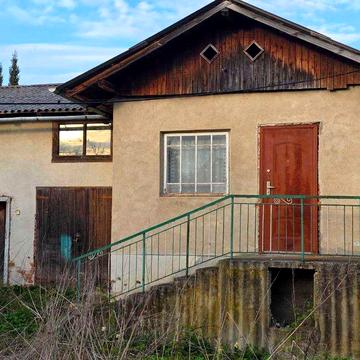 Приватний будинок в мальовничому історичному селі Крилос