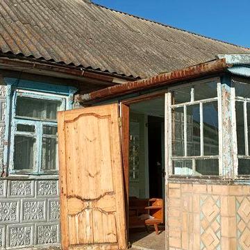 Продається участок з забудовами