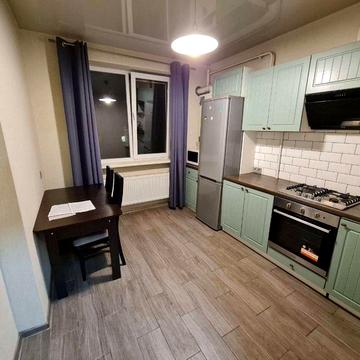 Сдам Двух-комнатную в Новострое Ривер Таун метро Научная ,Бот Сад