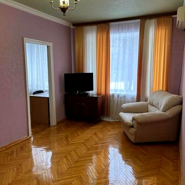 Миколи Міхновського бульв. (Дружби народів), 8