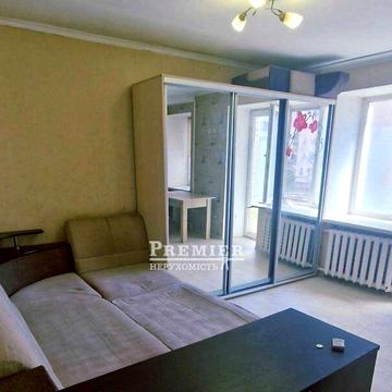 Квартира студія повністю укомплектована меблями і технікою.Заболотного