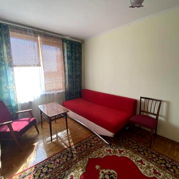 Мілютенка вул., 17