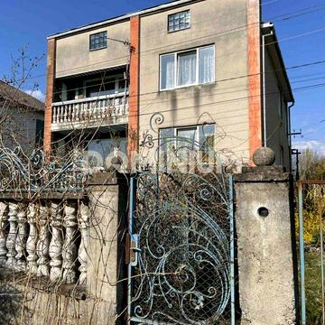 Продається будинок в м.Тячів