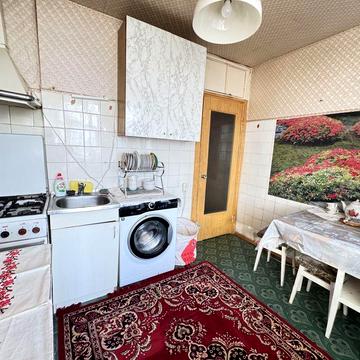 Здам 1 к біля метро Чернігівська, Лісова