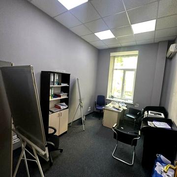 Володимирська вул., 11