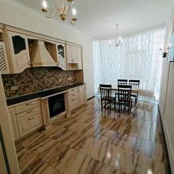 Сдается 2-ком. кв-ра, светлая и просторная в новом жк на Таирова