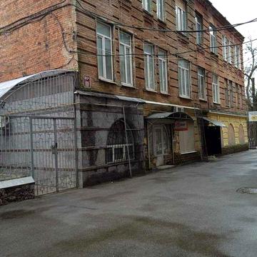 Продам 2х комн гостинку в центре города