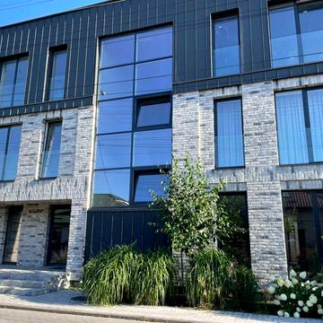 Продам 2-кімнатну квартиру з власною ділянкою. 63.4м² Клубний будинок. 12 школа.