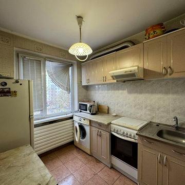 Продаж 2-кімнатної квартири в районі ринку Нива