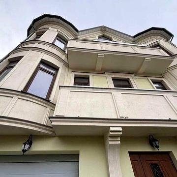 Елегантний будинок в центрі біля парку Шевченка з ремонтом