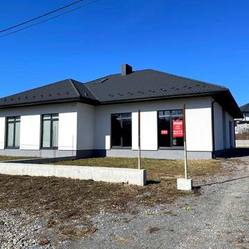 Продам одноповерховий двоян. 4.2 сотки. 110м². Залишилась права частина. Луцьке кільце