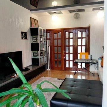 Продам 3х комнатную самый Центр, парк Глобы, новый ремонт, вся мебель и техника.